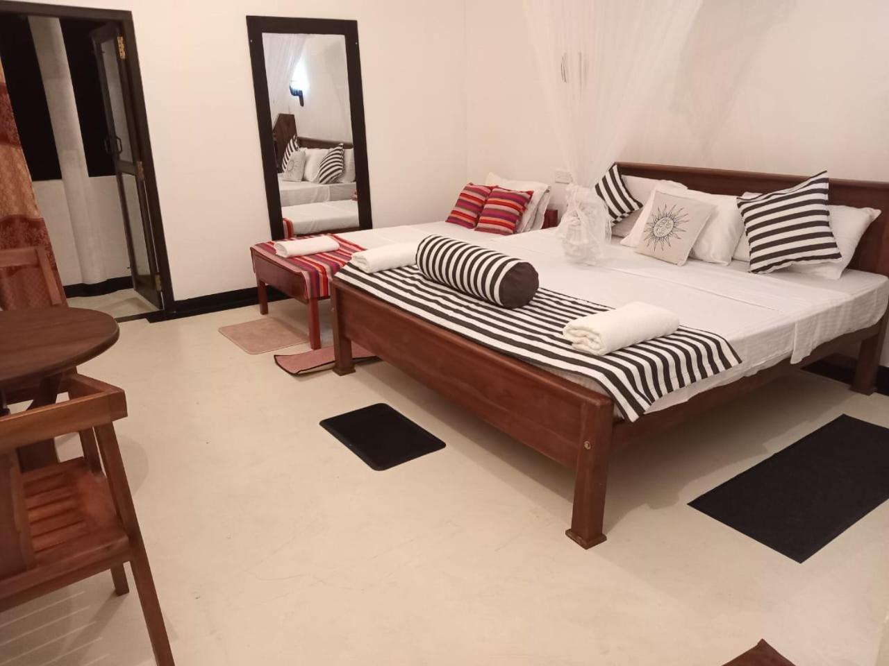Little Villa Guest House Ahangama Ngoại thất bức ảnh